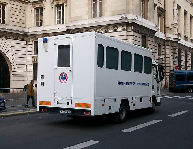 624px-Renault_Midlum,_Administration_pénitentiaire_Paris,_septembre_2013_-_2